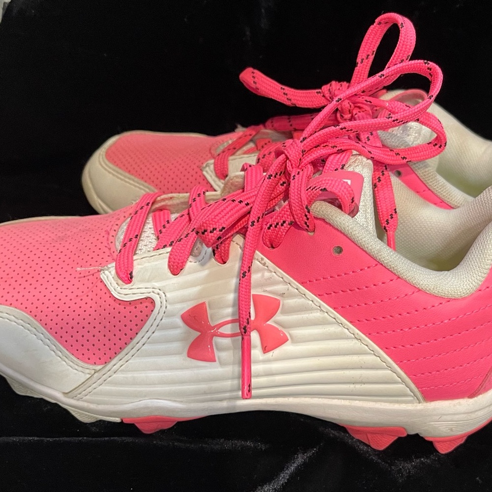 Under Armour Leadoff Mid Rubber Molded Jr Pink | White | Pink Size 2Y